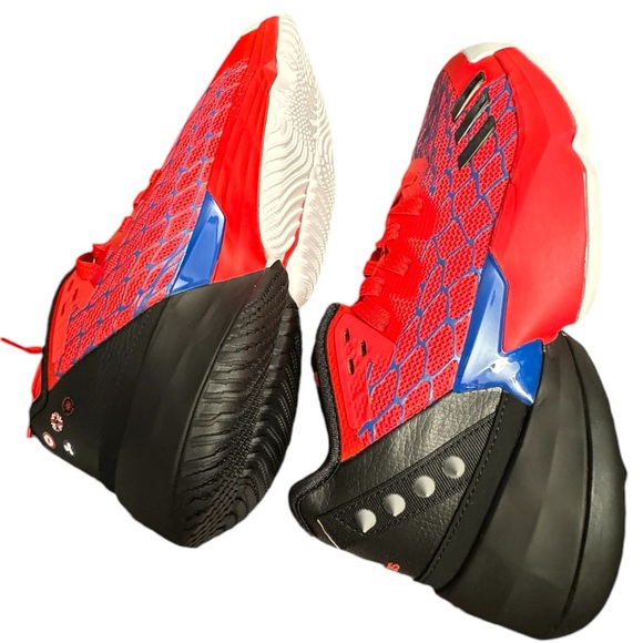 Adidas Donovan Issue 4
Spider-Man - Picture 6 of 8